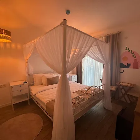 Flora Boheme Butik Hotel