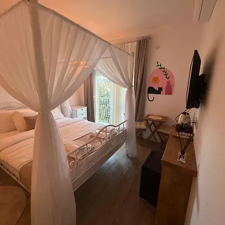 Flora Boheme Butik Hotel